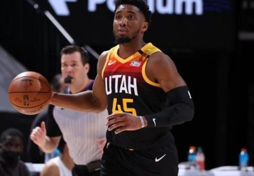 一名年轻球 一名年轻球